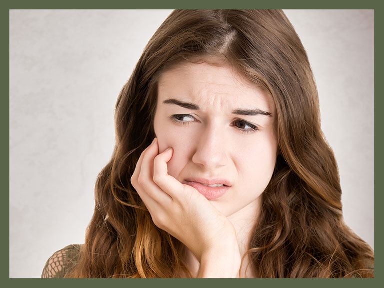 women with dental pain